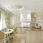 Дизайн интерьера кухни загородного дома в Классическом стиле с элементами прованса, светлая мебель с золочением, белая объемная плитка, кованый подвес над барной стойкой