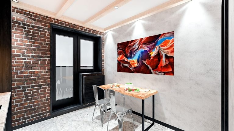 Дизайн однокомнатной квартиры в Гомеле, кухня в стиле лофт в квартире изображение 11, вид на обеденный стол, маленький телевизор над дверным проемом, картина над обеденным столом 2