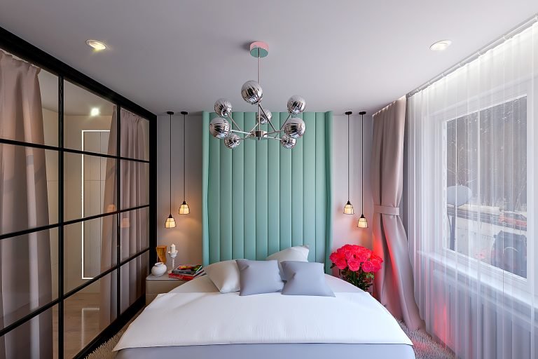 дизайн интерьера спальни, вид на круглую кровать, подвесные светильники теплого цвета, мягкое изголовье за кроватью до потолка, вид 1
